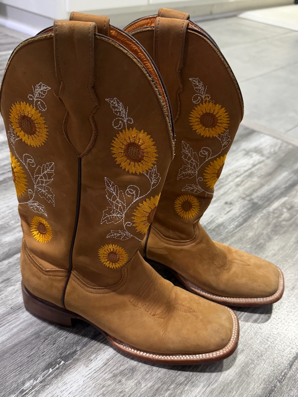 Women’s Sunflower Embroidered Tan Leather Western Booties